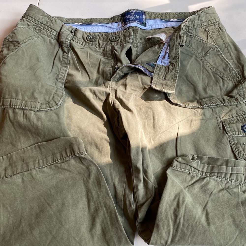 American Eagle Bermuda length shorts size 10